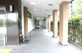 ２階式場への正面入口