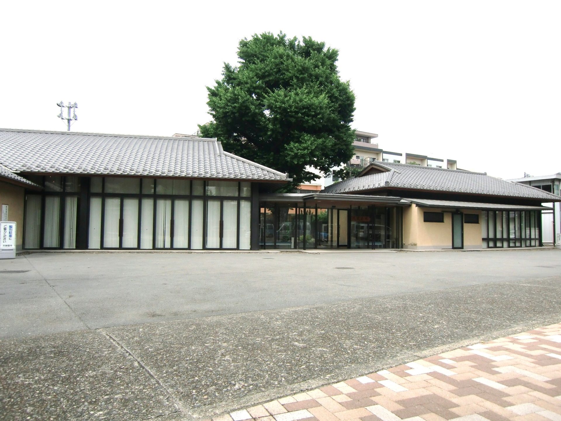 天妙国寺 鳳凰会館