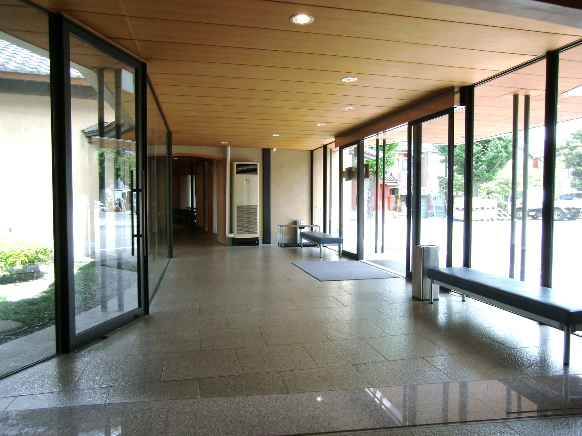 天妙国寺 鳳凰会館