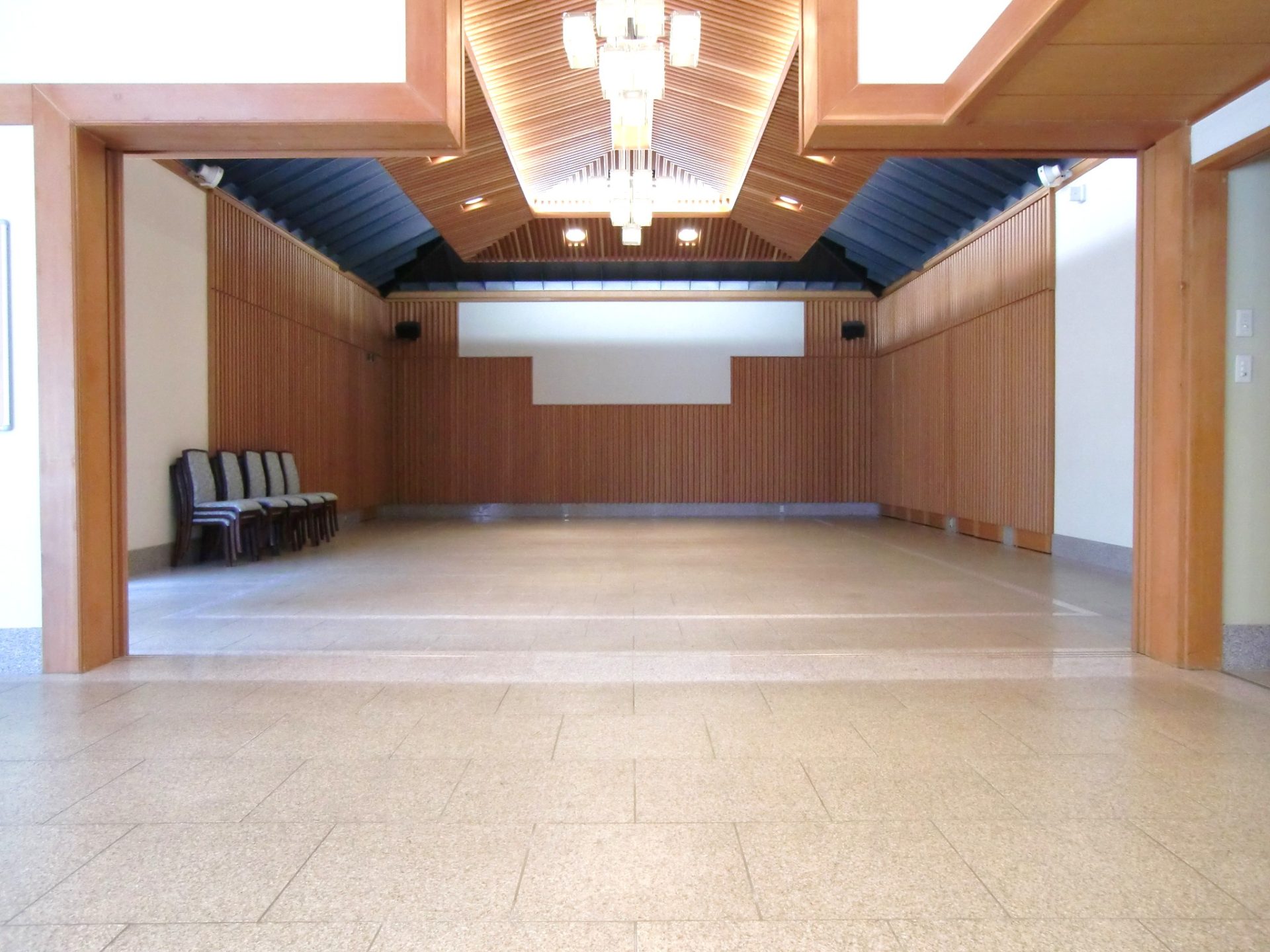 天妙国寺 鳳凰会館