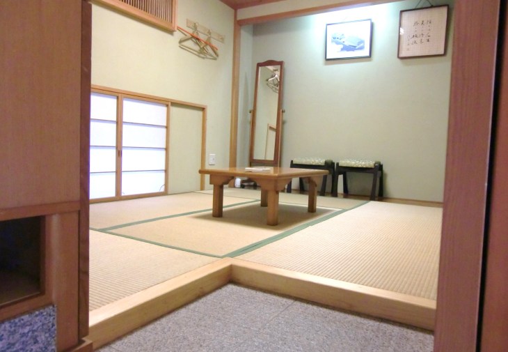 天妙国寺 鳳凰会館